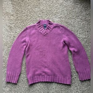 GAP women’s V-Neck Sweater mock collar in Purple
